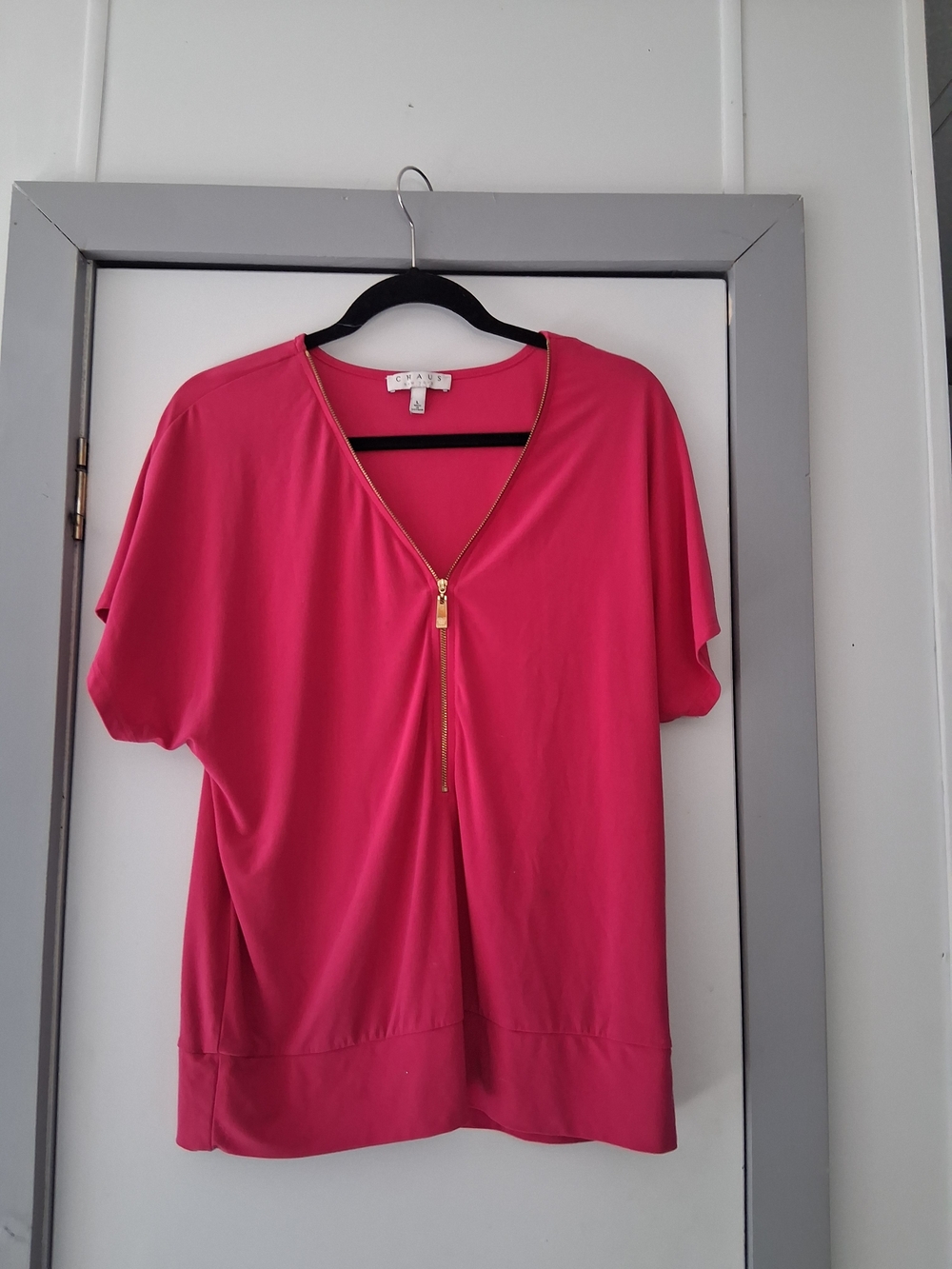 Chaus Women's Bright Pink Short-Sleeve Zip V-Neck Top